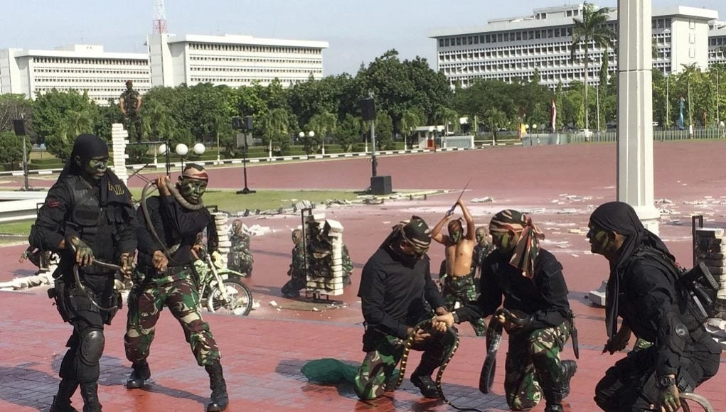 Ινδονησιακές Ειδικές Δυνάμεις: Ακραία εκπαίδευση σε ακραίες συνθήκες – Δείτε βίντεο